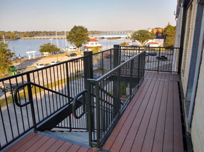 More Photos Of 215 W Main St, Washington Storefront Retail Office For Sale