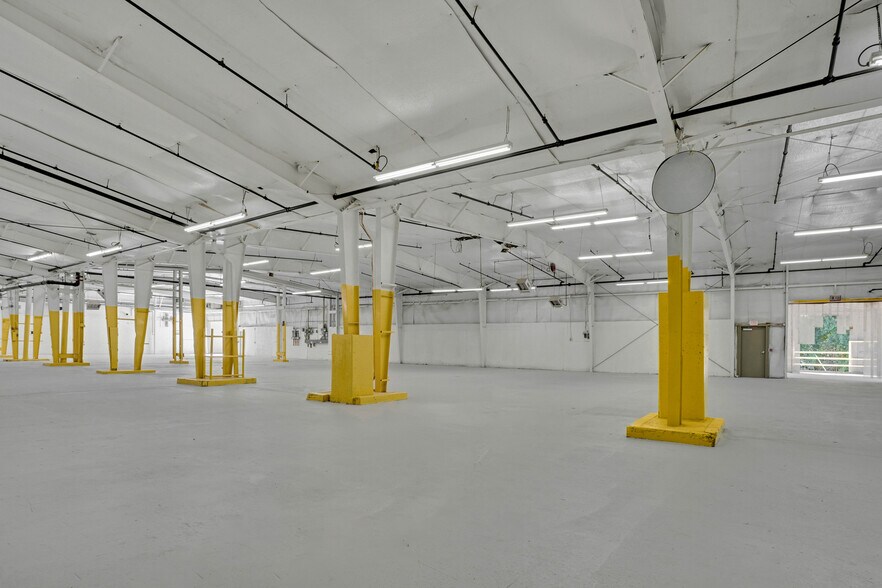 More Photos Of 1379 McDow Dr, Rock Hill Warehouse For Lease