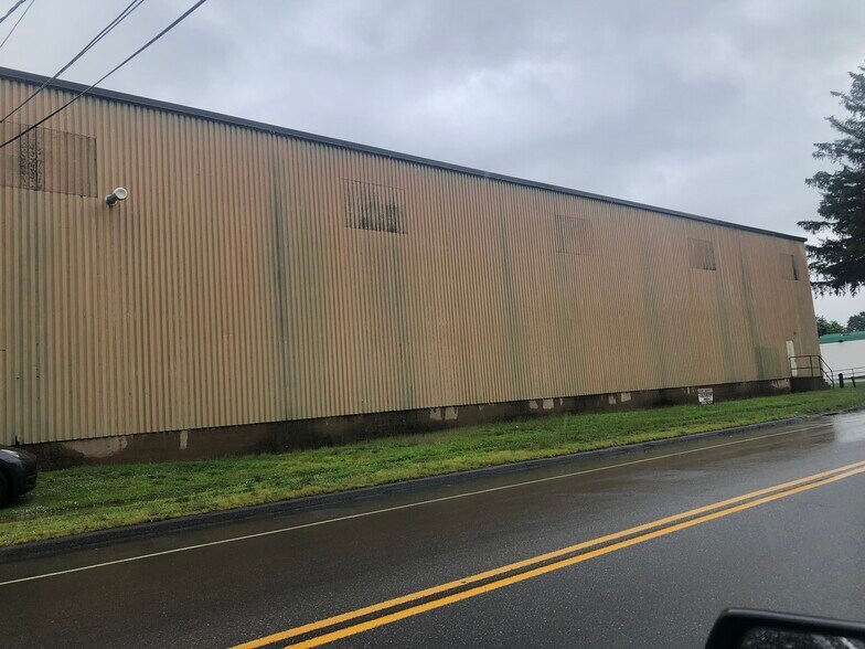 More Photos Of 120 Tolland St, East Hartford Warehouse For Lease