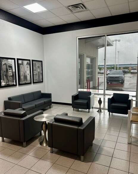 More Photos Of 220 Holiday Dr, Ardmore Auto Dealership For Sale