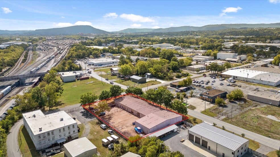 More Photos Of 3200 N Hawthorne St, Chattanooga Flex For Sale