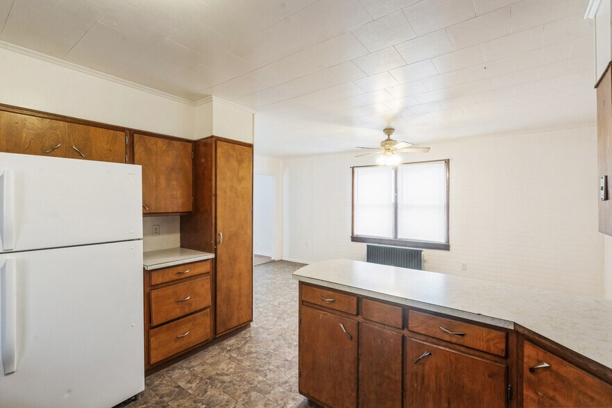 More Photos Of 557 6th Ave S, Clinton Apartments For Sale