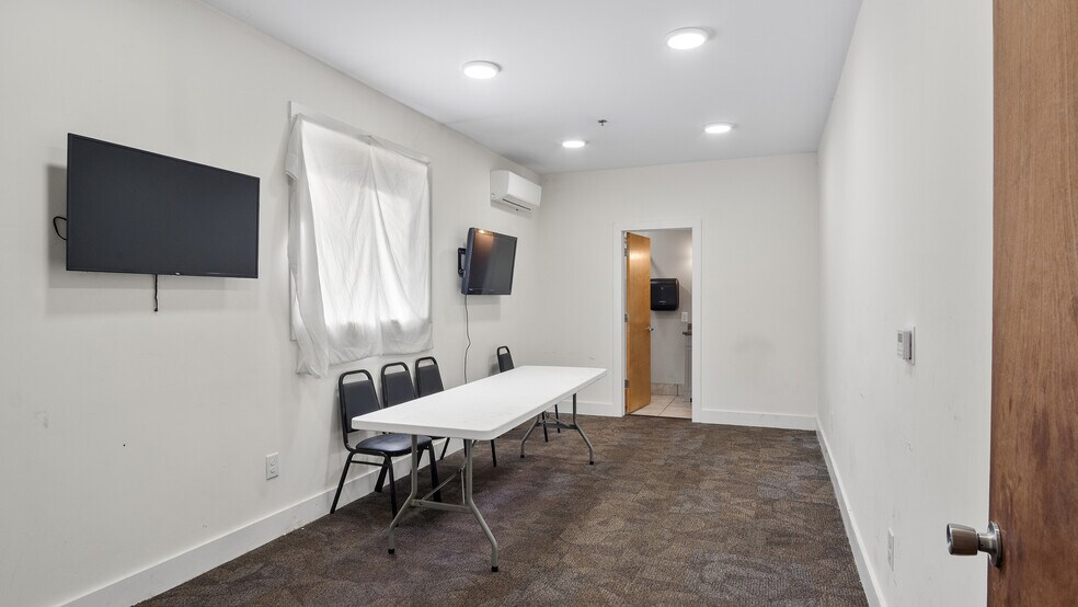 More Photos Of 235 N Mosby Ave, Littleton Restaurant For Sale