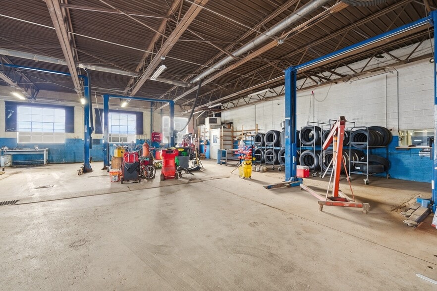 More Photos Of 702 Charles St, Galion Auto Dealership For Sale