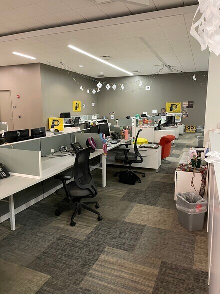 More Photos Of 49 W Maryland St, Indianapolis General Retail For Lease