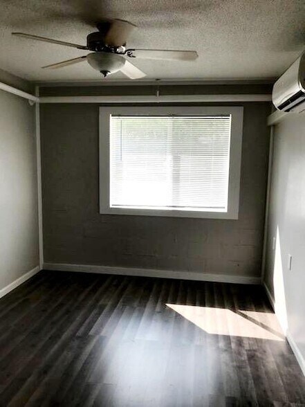 More Photos Of 600 E Mary St, Yates Center Apartments For Sale