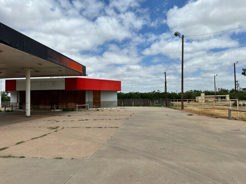 More Photos Of 2250 W Overland Trl, Abilene Convenience Store For Sale