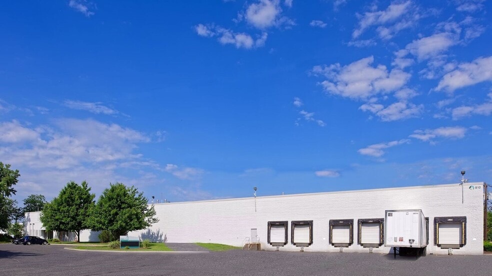 More Photos Of 525 Dell Rd, Carlstadt Unknown For Lease