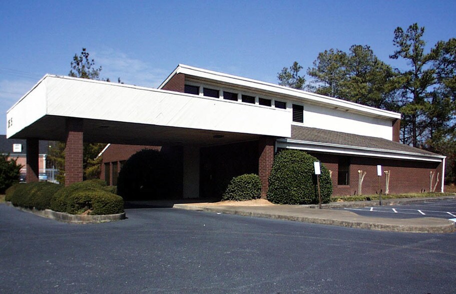 Primary Photo Of 2635 S Cobb Dr SE, Smyrna Medical For Sale