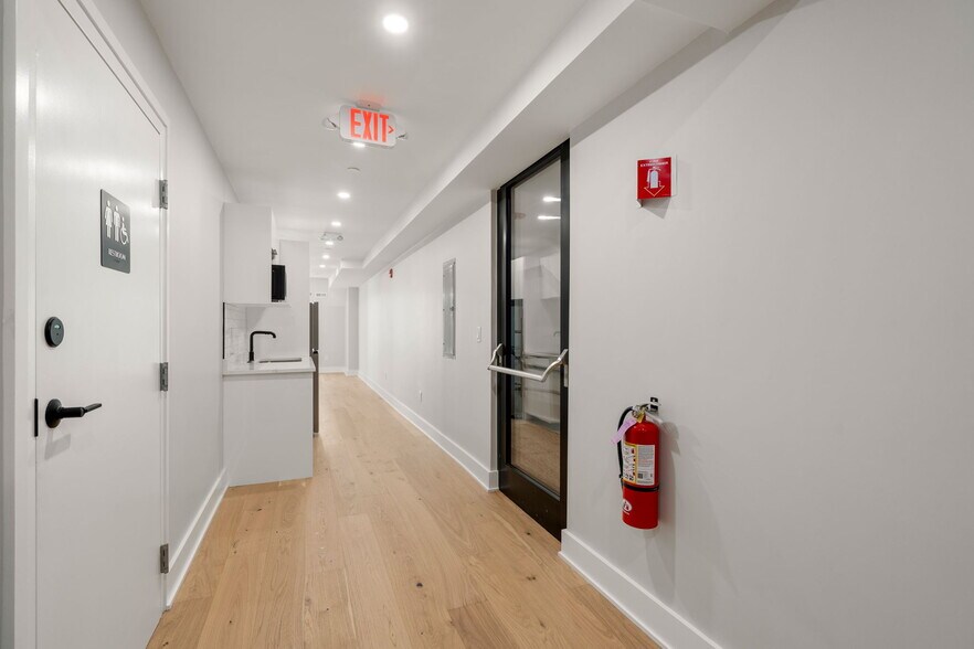 More Photos Of 228-230 Friend St, Boston Storefront Retail Office For Sale