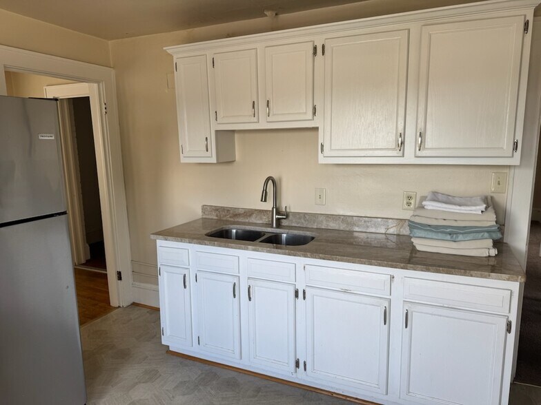 More Photos Of 1602 Grandin Rd SW, Roanoke Medical For Sale