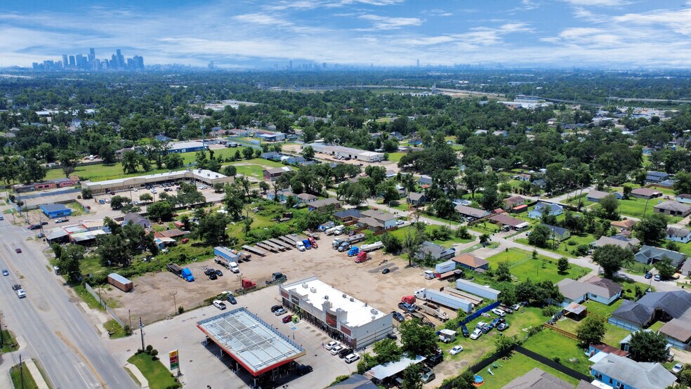More Photos Of 7803 Jensen Dr, Houston Convenience Store For Lease