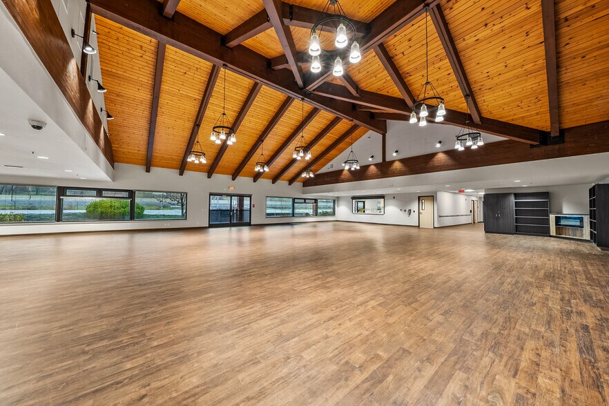 More Photos Of 2166 NW Vine St, Grants Pass Medical For Sale