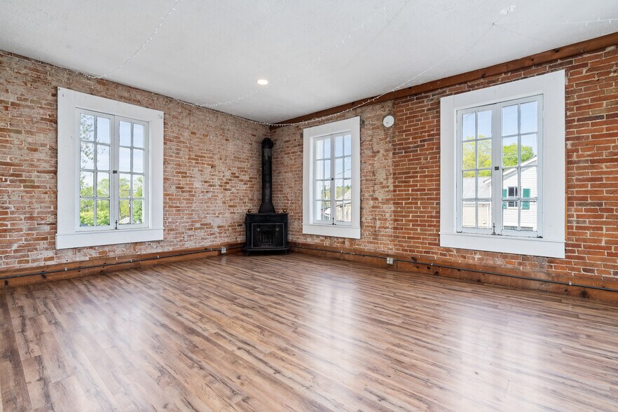 More Photos Of 7-11 E Franklin St, Bellbrook Storefront Retail Office For Lease