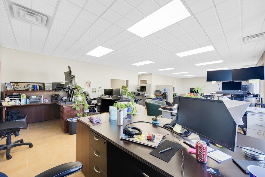 More Photos Of 2217 E Boulder St, Colorado Springs Light Distribution For Sale