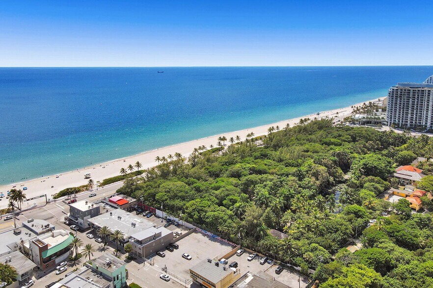 More Photos Of 900 Sunrise Ln, Fort Lauderdale Bar For Lease