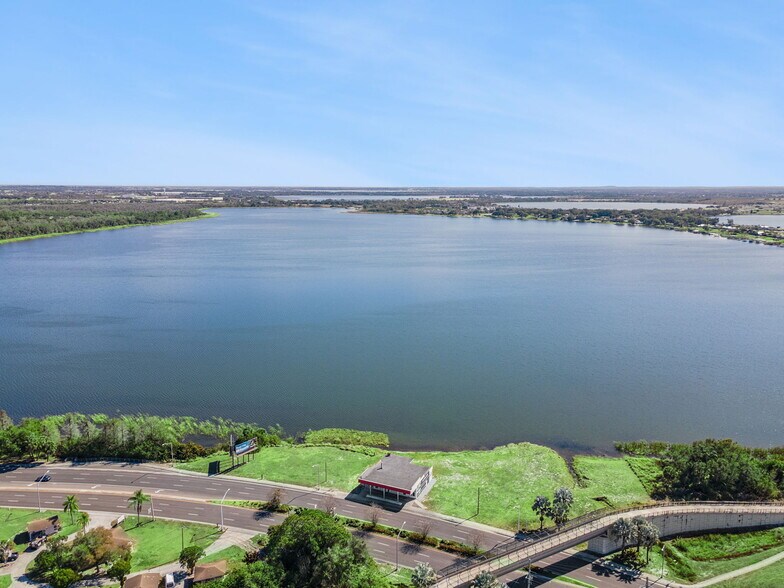 More Photos Of 1300 S Lake Shore Way, Lake Alfred Freestanding For Sale