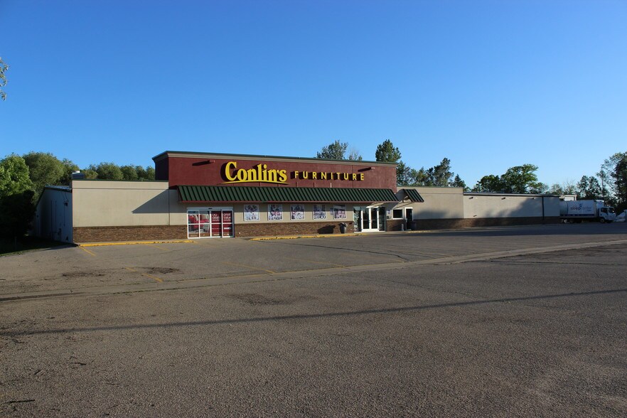 More Photos Of 310 34th Ave W, Alexandria Freestanding For Sale