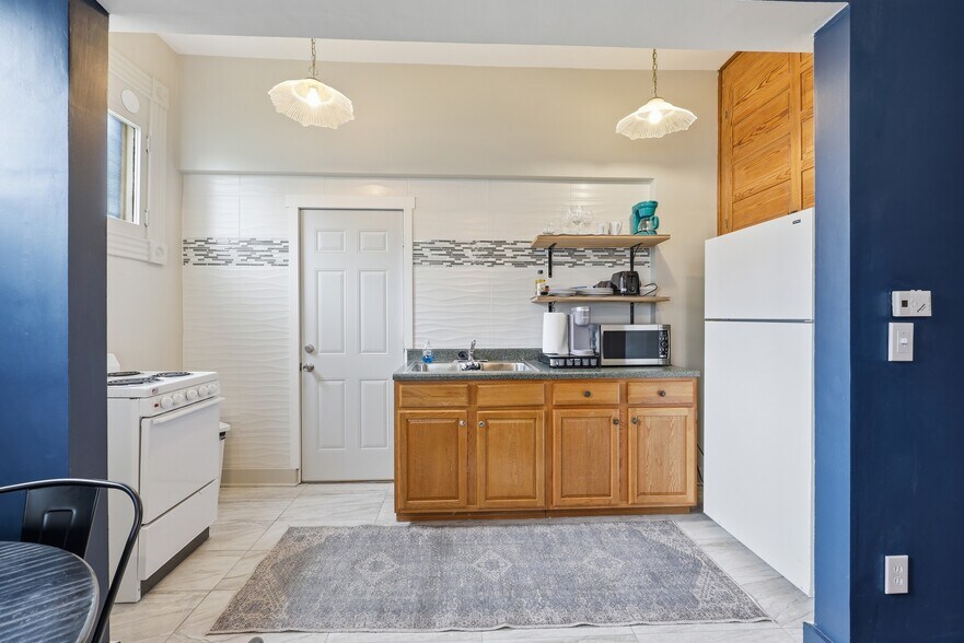 More Photos Of 83 Wilson Ave, Columbus Hospitality For Sale