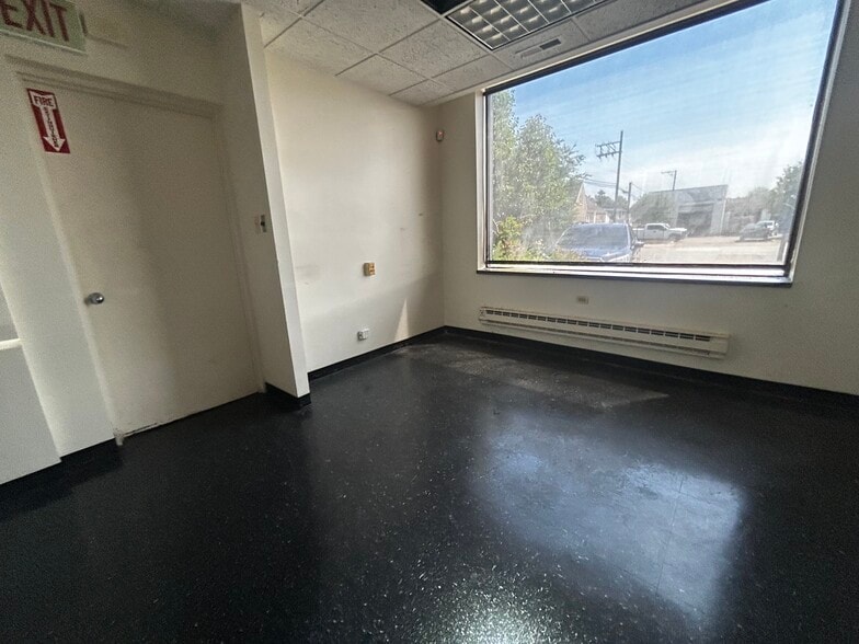 More Photos Of 6000 W Montrose Ave, Chicago Bank For Sale