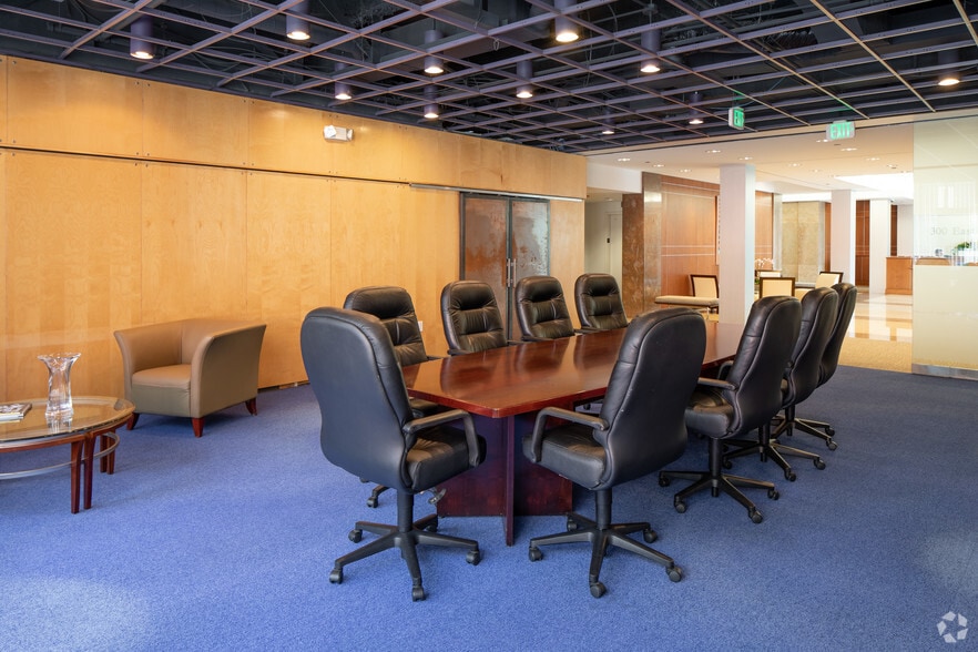 More Photos Of 300 E Lombard St, Baltimore Office Residential For Lease