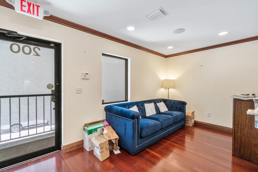 More Photos Of 112-120 US Highway 1, Tequesta Medical For Sale