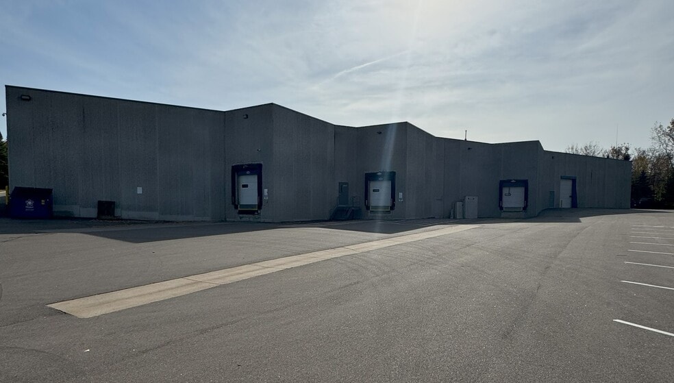 More Photos Of 5600 Pioneer Creek Dr, Maple Plain Distribution For Lease