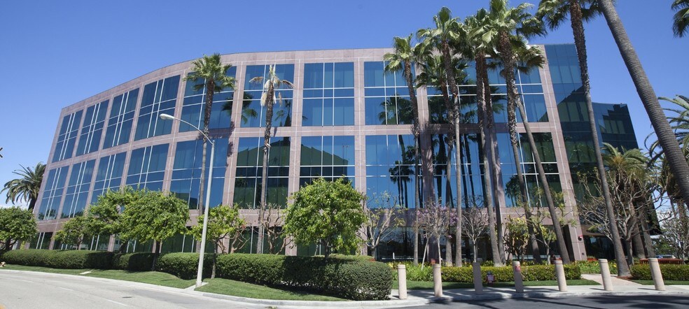 More Photos Of 3900 Kilroy Airport Way, Long Beach Unknown For Lease