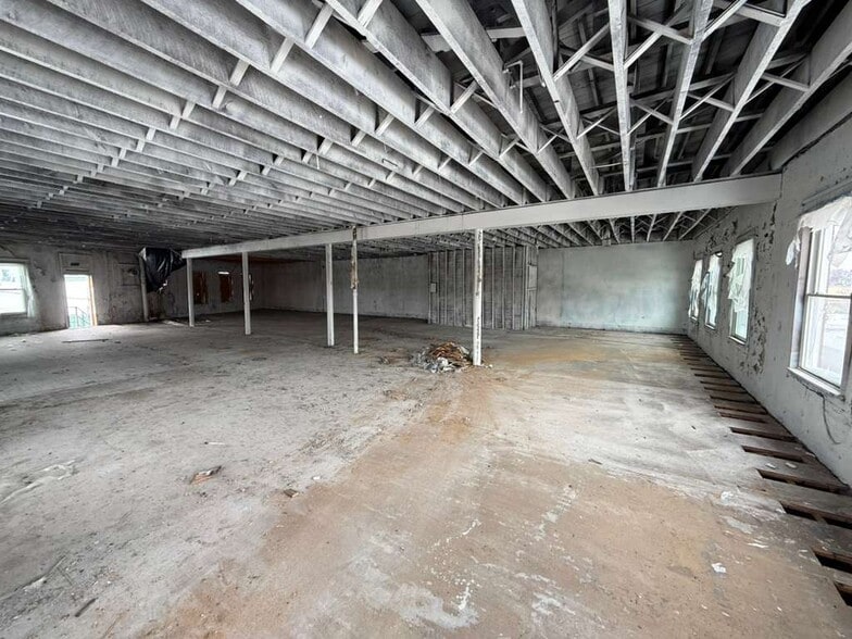 More Photos Of 116-118 W North St, Fostoria Storefront Retail Office For Sale