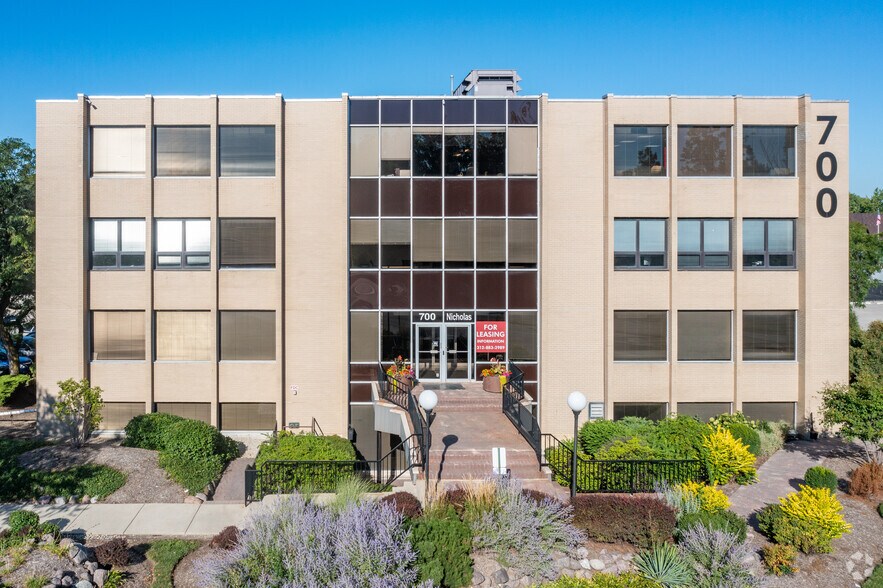 More Photos Of 700 Nicholas Blvd, Elk Grove Village Office For Lease