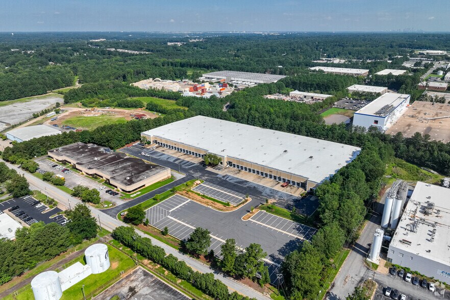 More Photos Of 1106 Citizens Pkwy, Morrow Warehouse For Lease