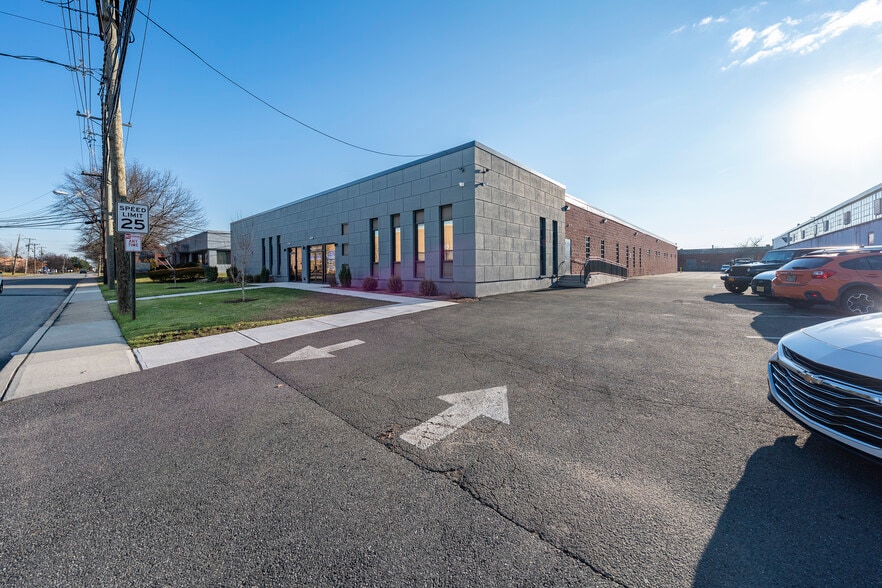 More Photos Of 380 North St, Teterboro Flex For Lease