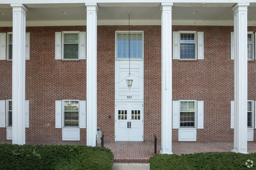 More Photos Of 303 Broad St, Red Bank Specialty For Lease