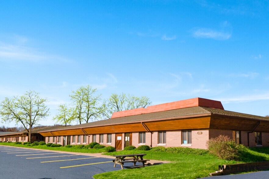 More Photos Of 4703 44th St, Rock Island Office For Sale