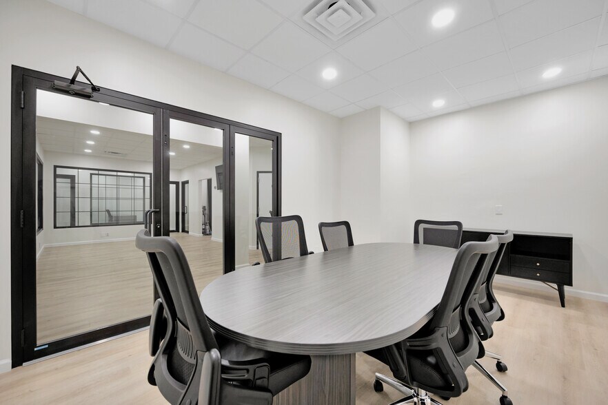 More Photos Of 140 Adams Ave, Hauppauge Medical For Lease