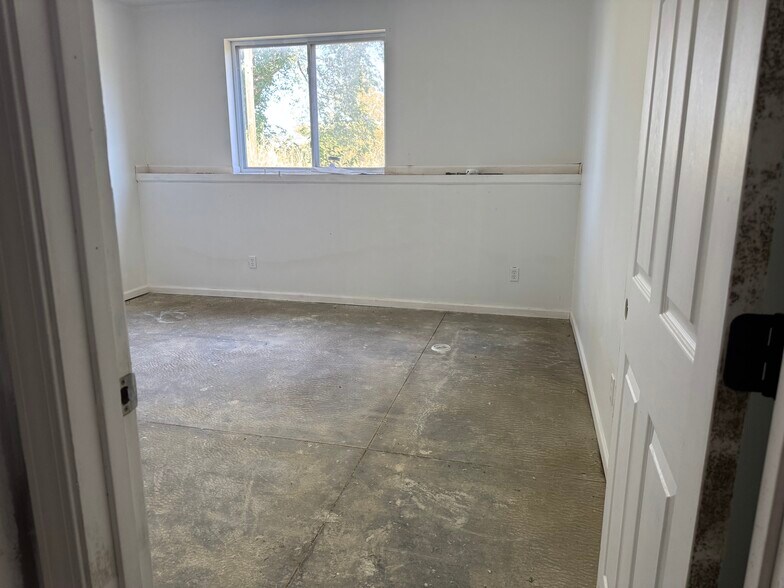 More Photos Of 13450 S Topeka Ave, Carbondale Apartments For Sale