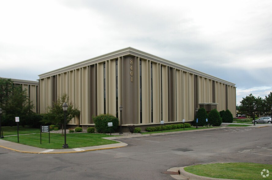 Primary Photo Of 8401 Wayzata Blvd, Golden Valley Office For Lease