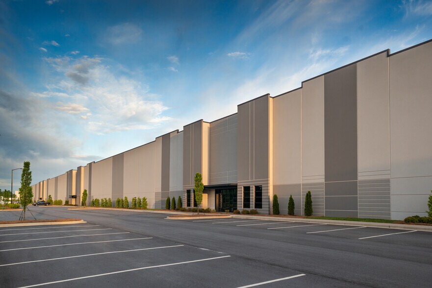 More Photos Of 901 Victor Hill Rd, Greer Distribution For Lease