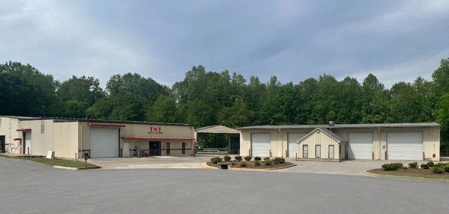 Primary Photo Of 45-50 Sunbelt Pky, Covington Warehouse For Sale