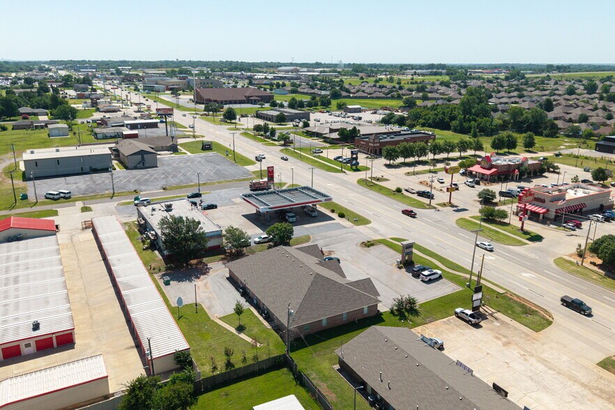 More Photos Of 543 E Ok-152, Mustang Office For Sale