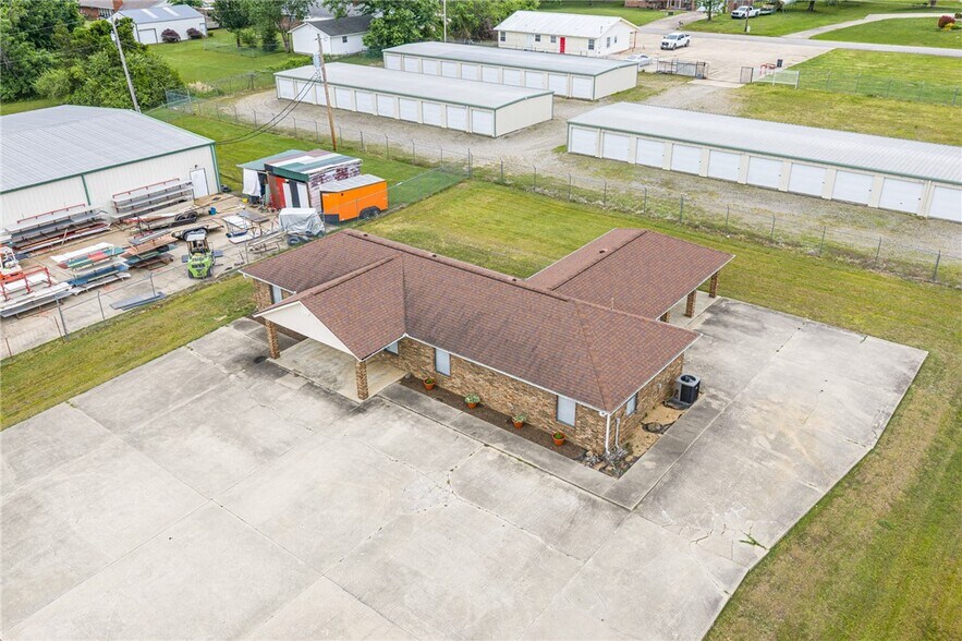 More Photos Of 706 W Broadway St, Spiro Medical For Sale