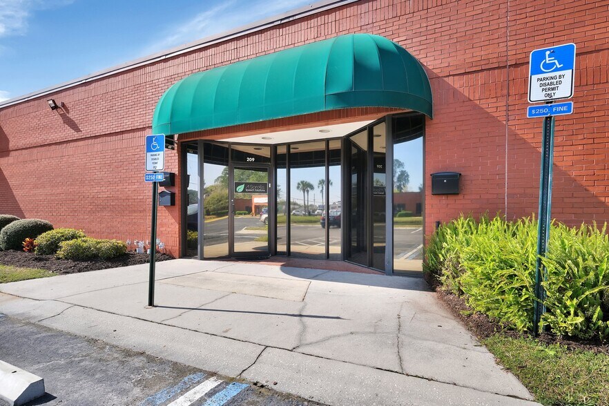 More Photos Of 4613 Philips Hwy, Jacksonville Light Distribution For Lease