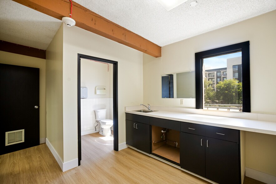 More Photos Of 1111 W Town and Country Rd, Orange Medical For Lease