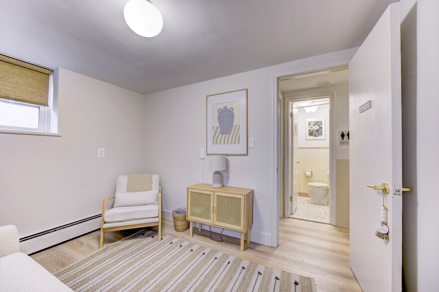 More Photos Of 8750 W 9 Mile Rd, Oak Park Office Residential For Lease