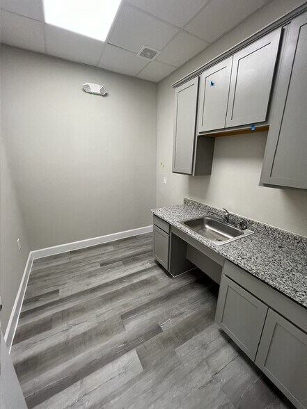 More Photos Of 5501 Cabrera Dr, Sugar Land Unknown For Lease