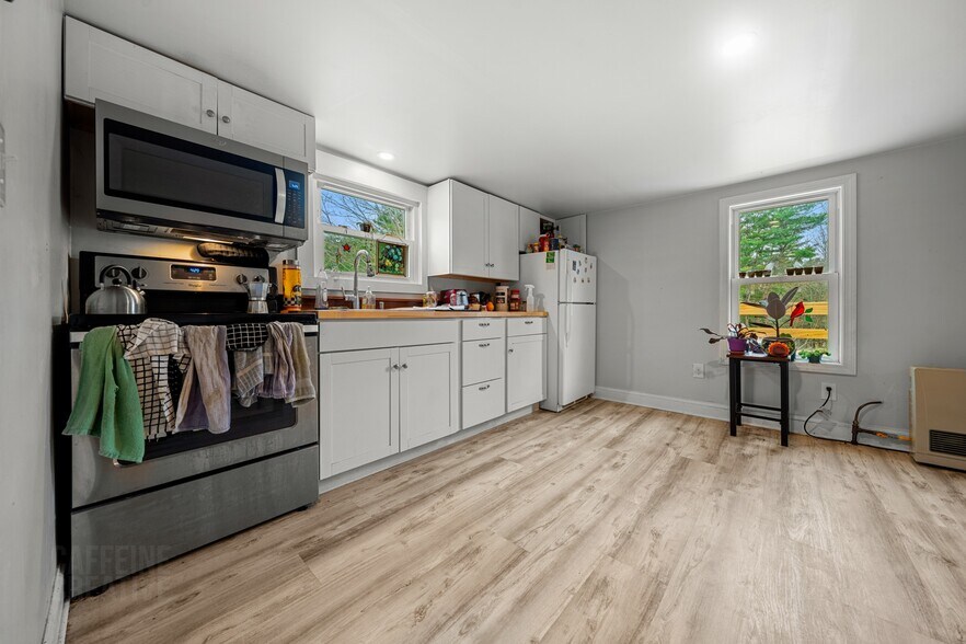 More Photos Of 15 South St, Freeport Apartments For Sale