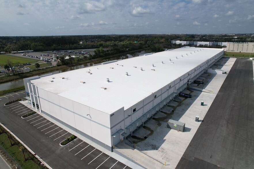 More Photos Of 3221 Butters Way, Sanford Distribution For Lease