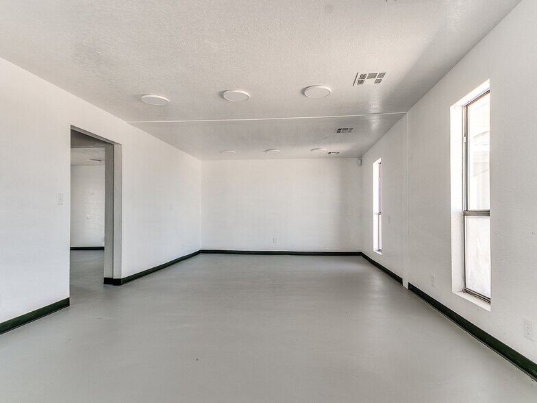 More Photos Of 7030 W Wilshire Blvd, Oklahoma City Storefront Retail Office For Lease