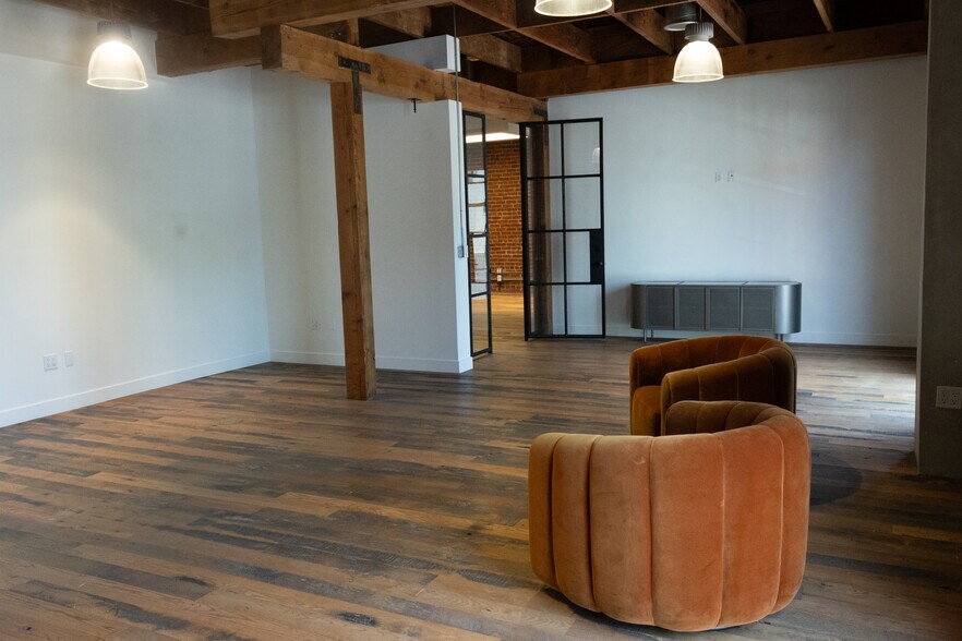 More Photos Of 58 Windward Ave, Venice Storefront Retail Office For Lease