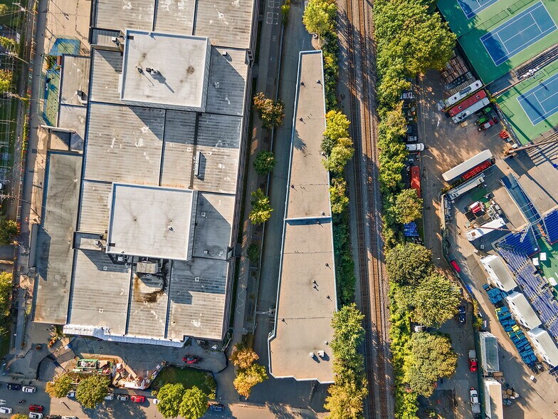 More Photos Of 403-409 Rue Saint-Roch, Montréal Warehouse For Sale